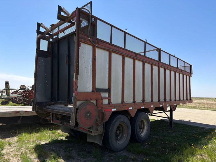 1976-bobc-30ft-live-bottom-semi-silage-trailer-image-4