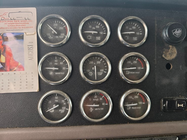 2011-peterbilt-388-image-70