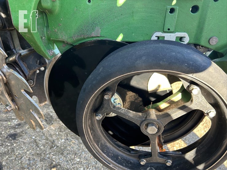 2023-john-deere-db90-image-32