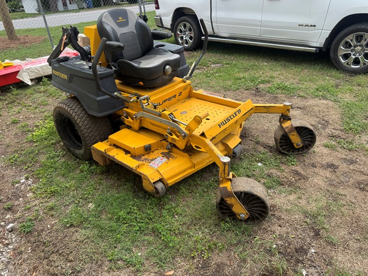 hustler-super-z-lawn-mower-with-60"-deck-1,577-hours-showing-image-2