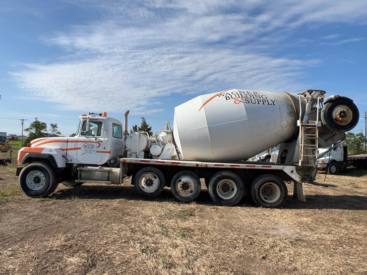 2001-mack-rd690s-image-9