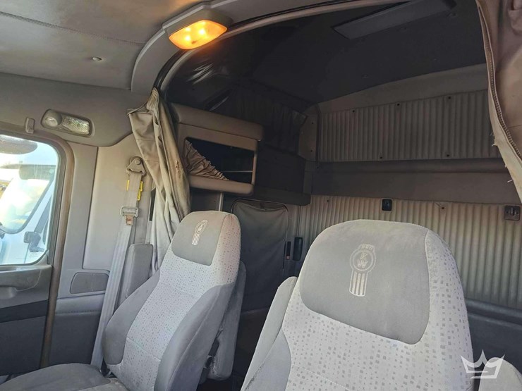 2012-kenworth-t660-image-30