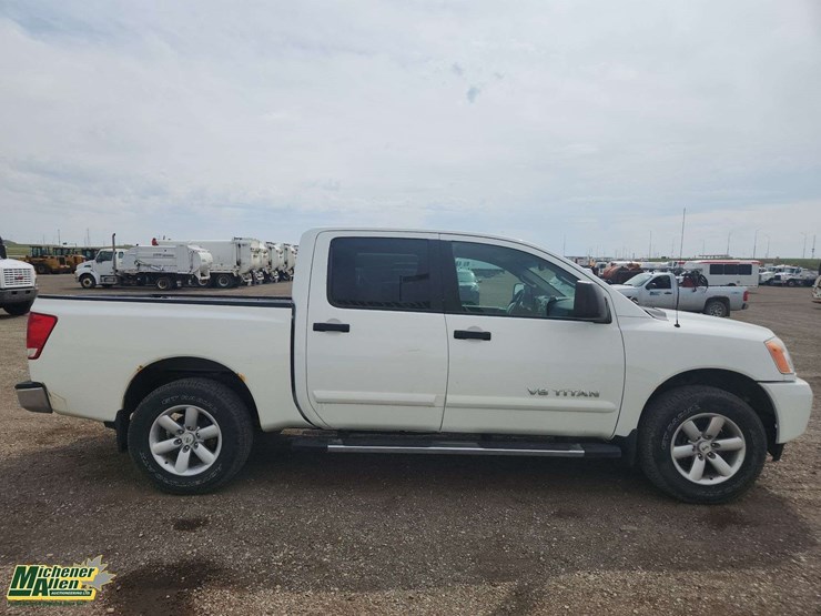 2013-nissan-titan-image-6