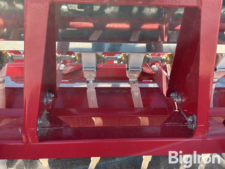 2025-massey-ferguson-730-image-15