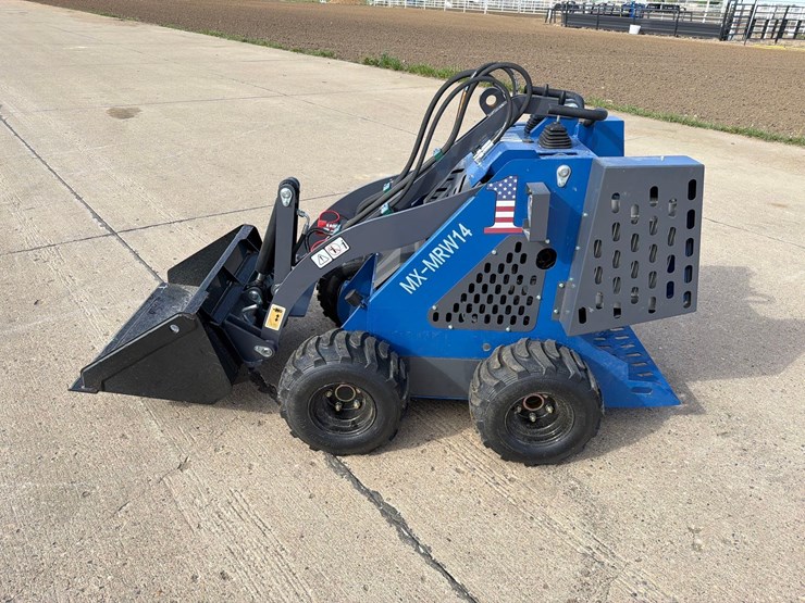2025-agt-mx-mrw14-stand-behind-skidloader-image-4