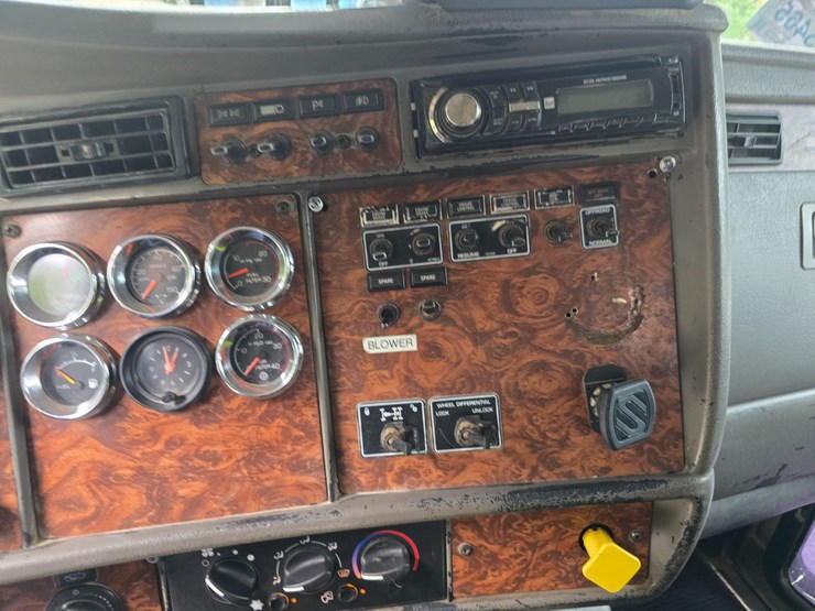 2003-kenworth-t800-image-62