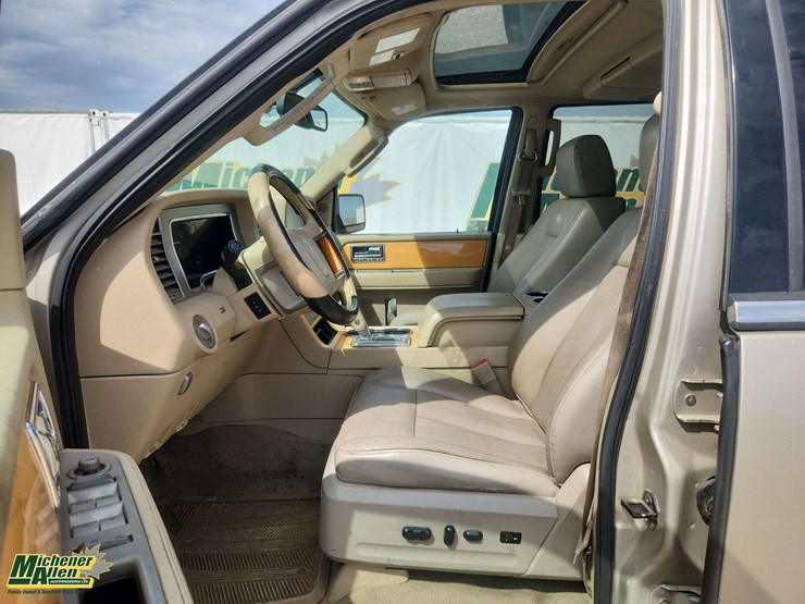 2008-lincoln-navigator-image-13