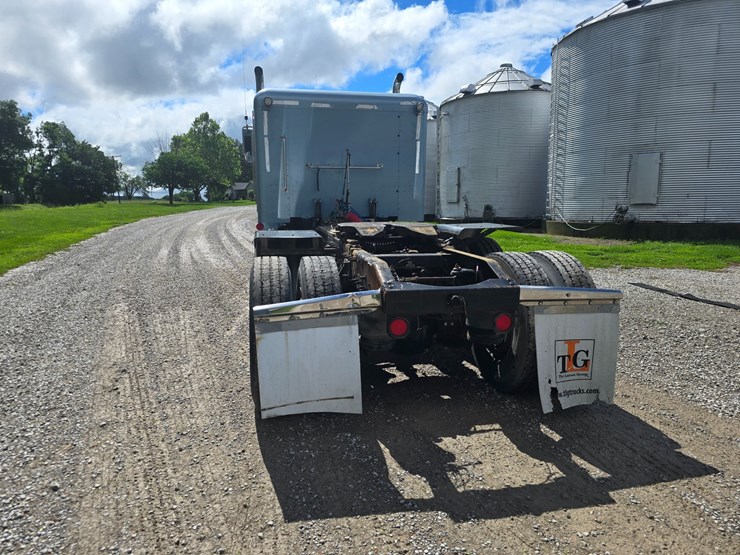 2013-peterbilt-388-image-16