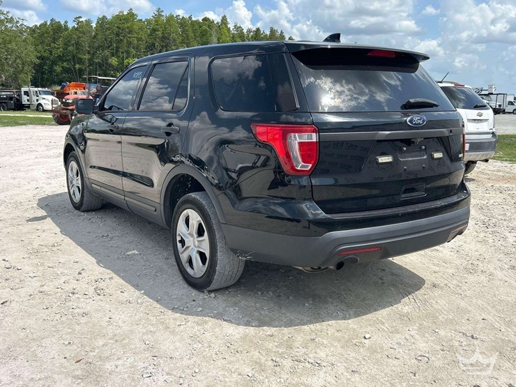 2017-ford-explorer-image-3