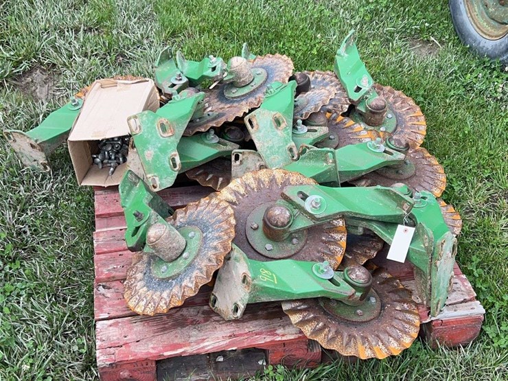 john-deere-16-image-1
