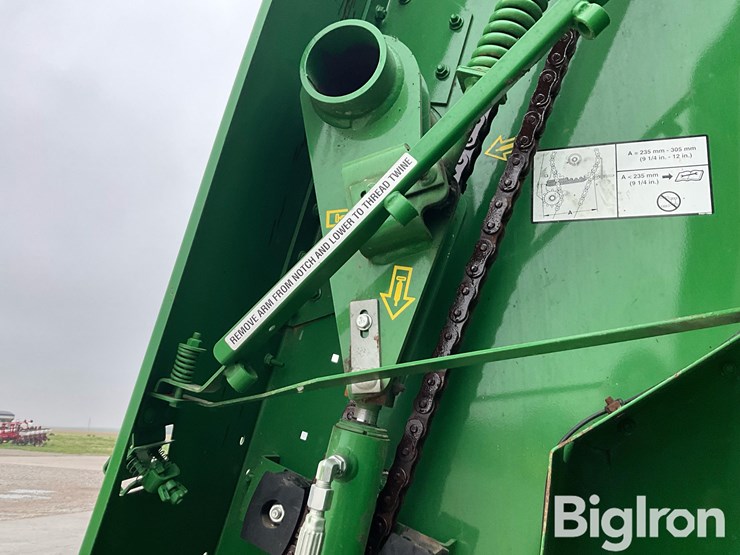 2022-john-deere-560m-image-14