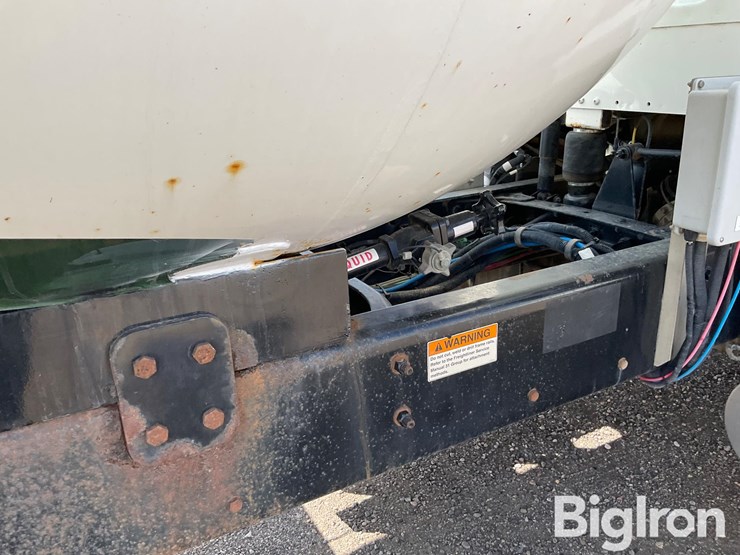 2014-freightliner-m2-106-image-18