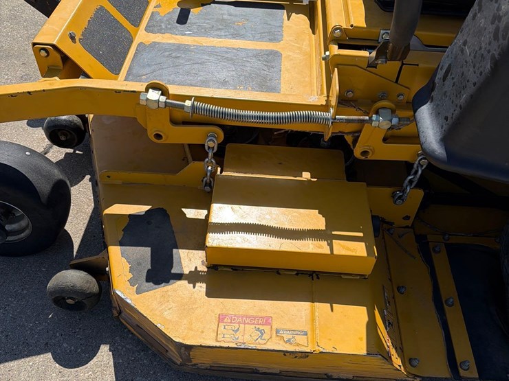 hustler-z-diesel-zero-turn-lawnmower-image-7