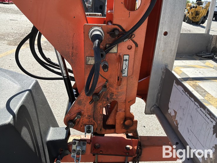 2013-jlg-t350-image-15
