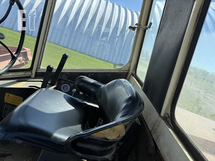 hesston-6400-image-14
