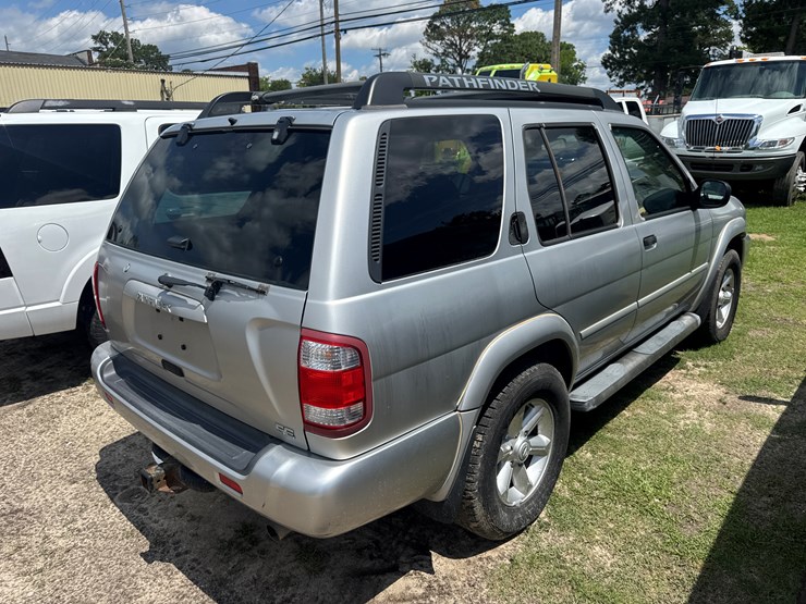 2004-nissan-pathfinder-image-3