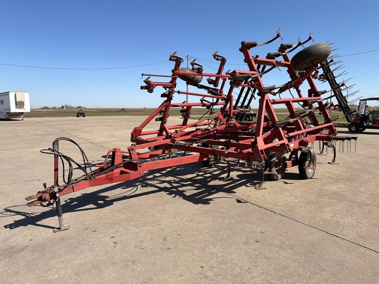 case-ih-4800-image-1
