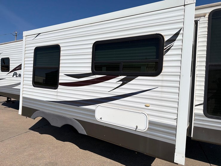 2011-puma-31ft-bumper-hitch-camper-image-9