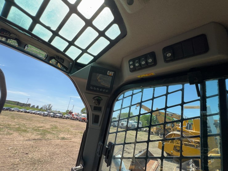 2016-caterpillar-262d-image-26