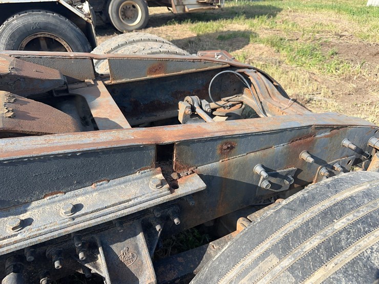 2000-mack-ch613-image-36