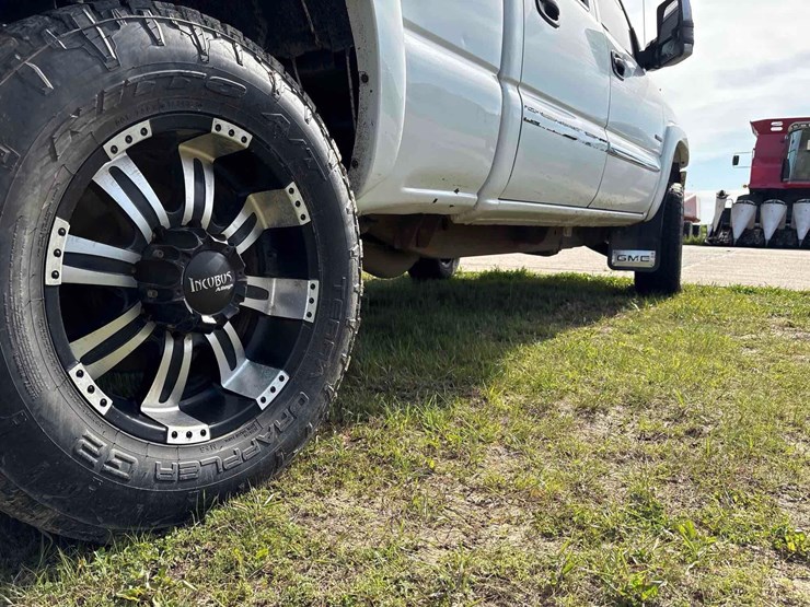 2002-gmc-2500-image-25