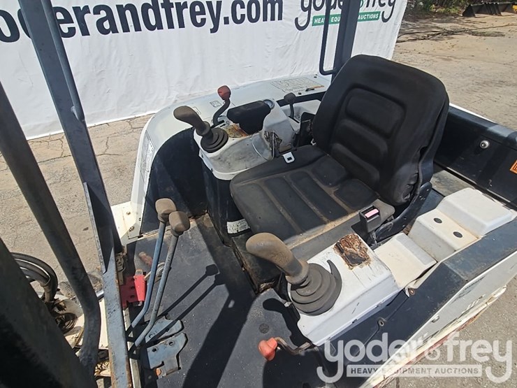 bobcat-325-image-32