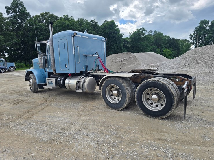 2013-peterbilt-388-image-14