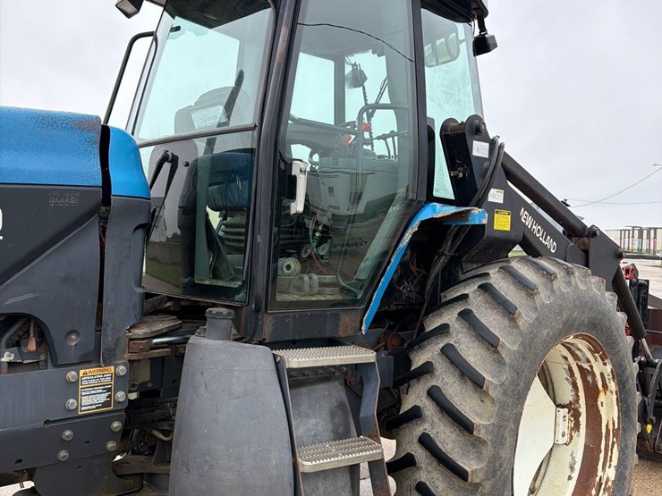 new-holland-tv140-image-24