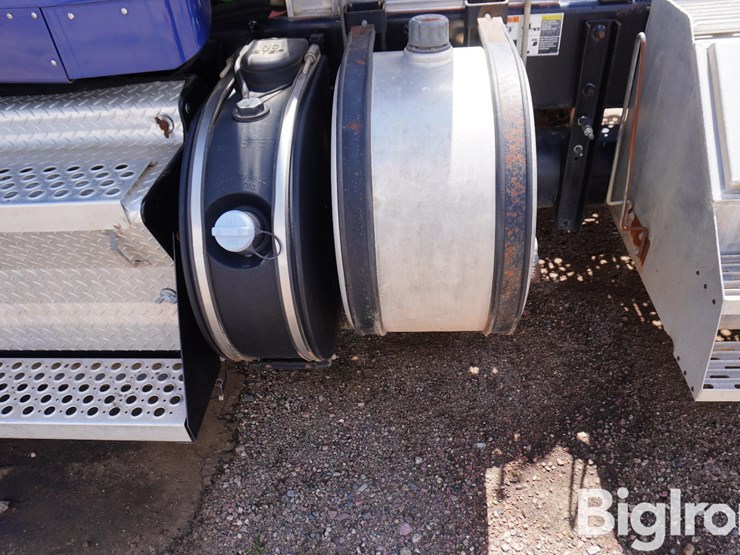 2013-kenworth-t800-image-10