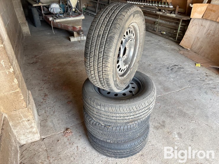douglas-thunderer-225/60r16-all-season-tire-image-4
