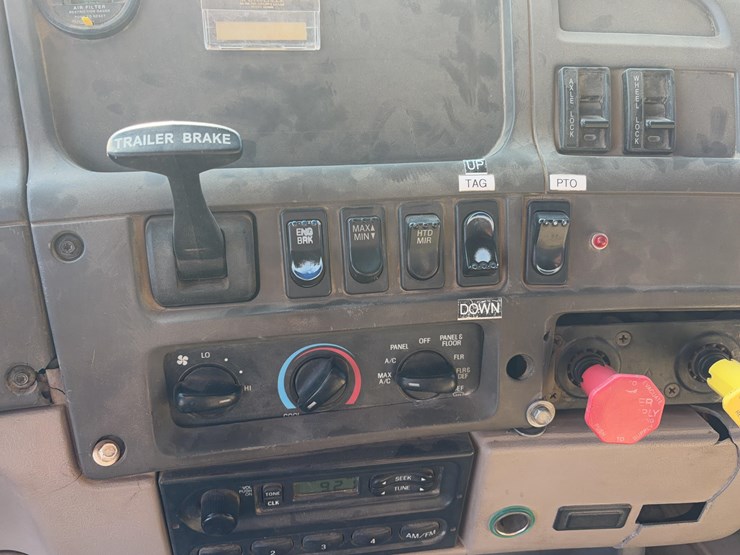 2003-sterling-lt9500-image-45