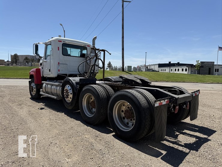 2012-mack-pinnacle-chu613-image-22