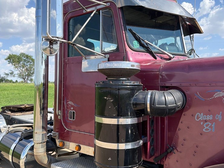 1981-peterbilt-359-image-14