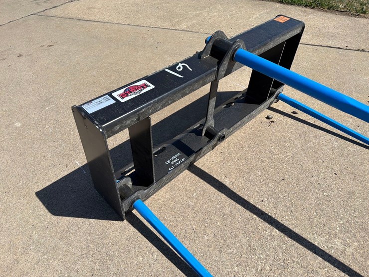 heavy-duty-stout-skidloader-3-prong-bale-spear-image-8