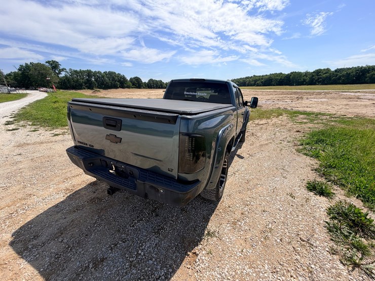 #24066-•-2011-chevrolet-silverado-pickup-truck-image-8