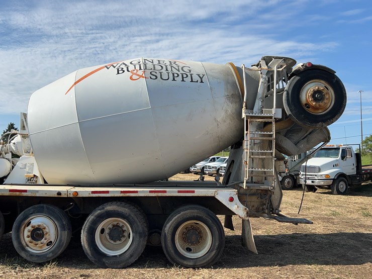 2001-mack-rd690s-image-10