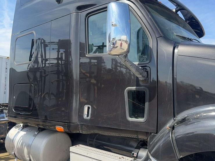 2009-peterbilt-387-image-4