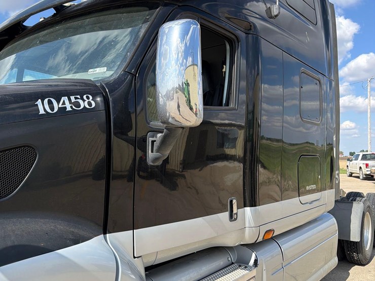 2009-peterbilt-387-image-25