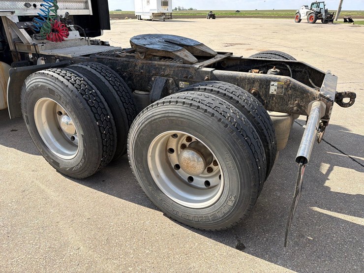 2009-peterbilt-387-image-6
