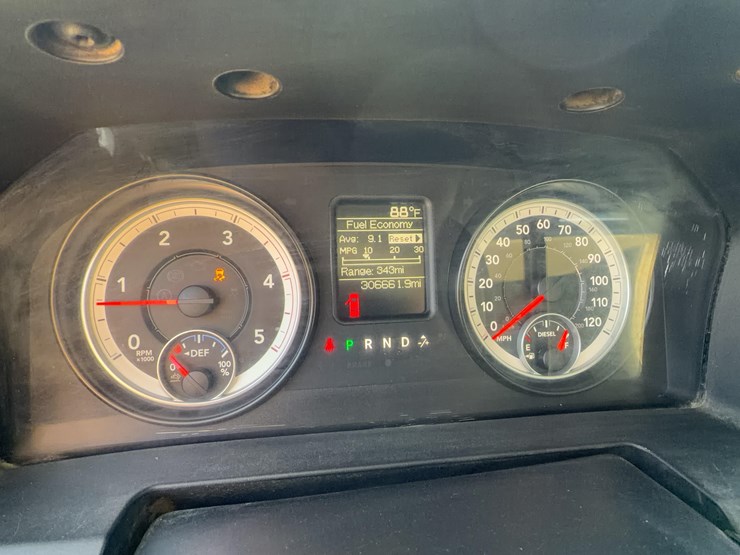 2014-dodge-3500-image-24
