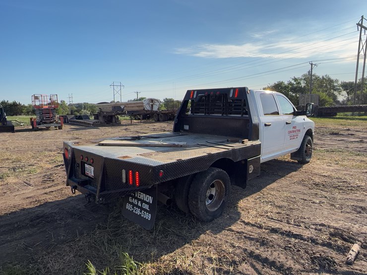 2011-dodge-3500-image-3