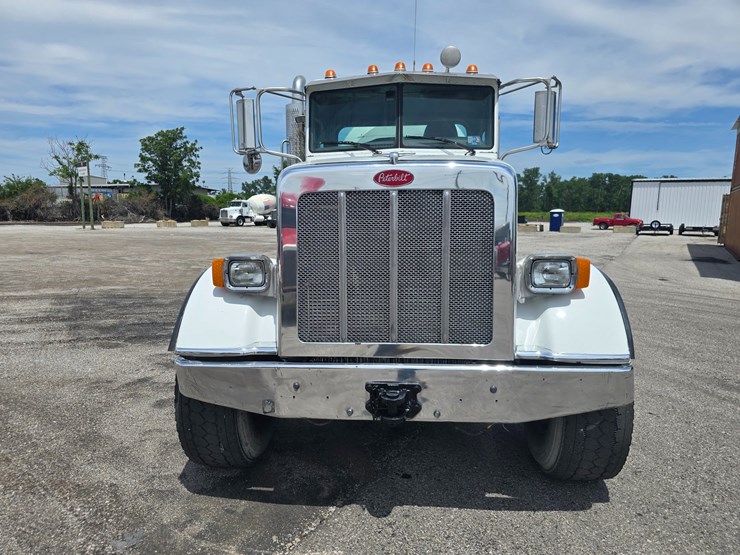 2014-peterbilt-365-image-48