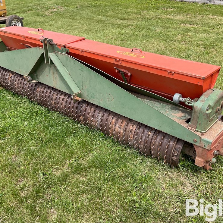 Brillion Sure Stand SST 1201 Cultipacker Drill
