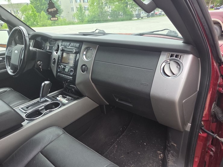 2013-ford-expedition-limited-suv-image-21