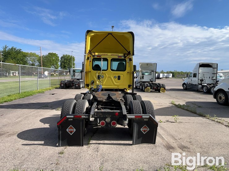 2016-freightliner-cascadia-125-image-6