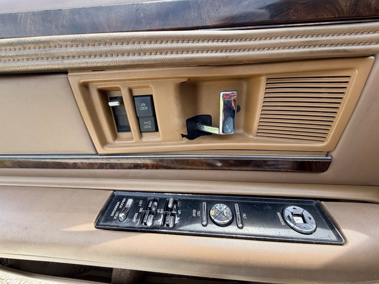 #24067-•-1994-buick-roadmaster-passenger-car-image-54