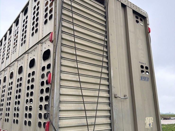 2001-wilson-livestock-trailer-image-6