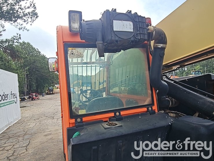 2016-jlg-g6-42a-image-24