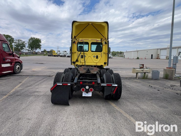 2016-freightliner-cascadia-125-image-6