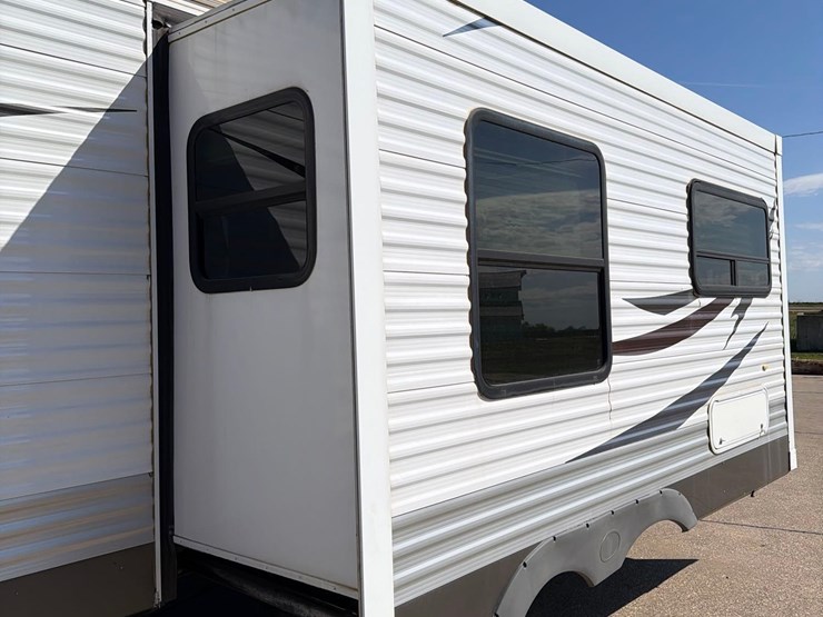 2011-puma-31ft-bumper-hitch-camper-image-10